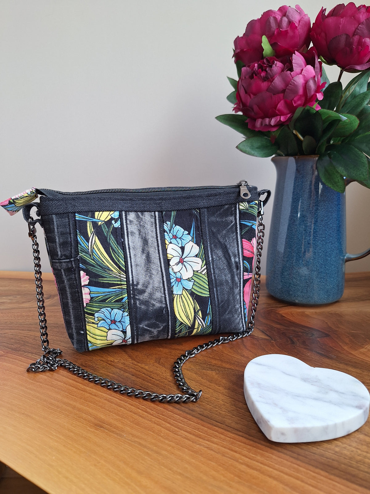 Chain Strap Mini: black and pink floral