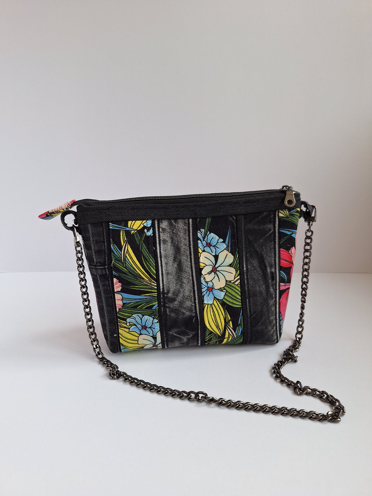 Chain Strap Mini: black and pink floral